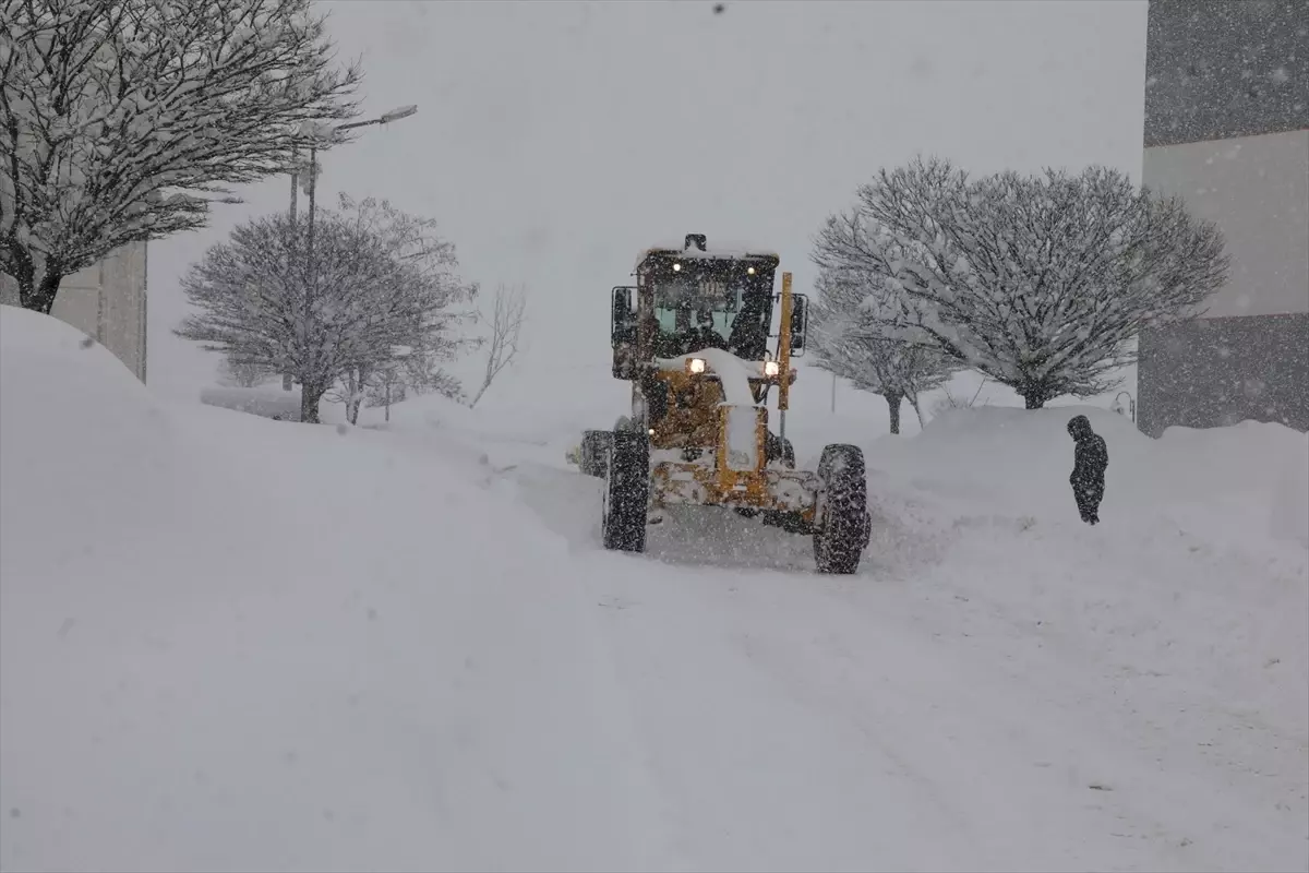 Bitlis'te Şiddetli Kar Yağışı: 4,26 Metre Kar Birikimi ve 24 Saatlik Mücadele