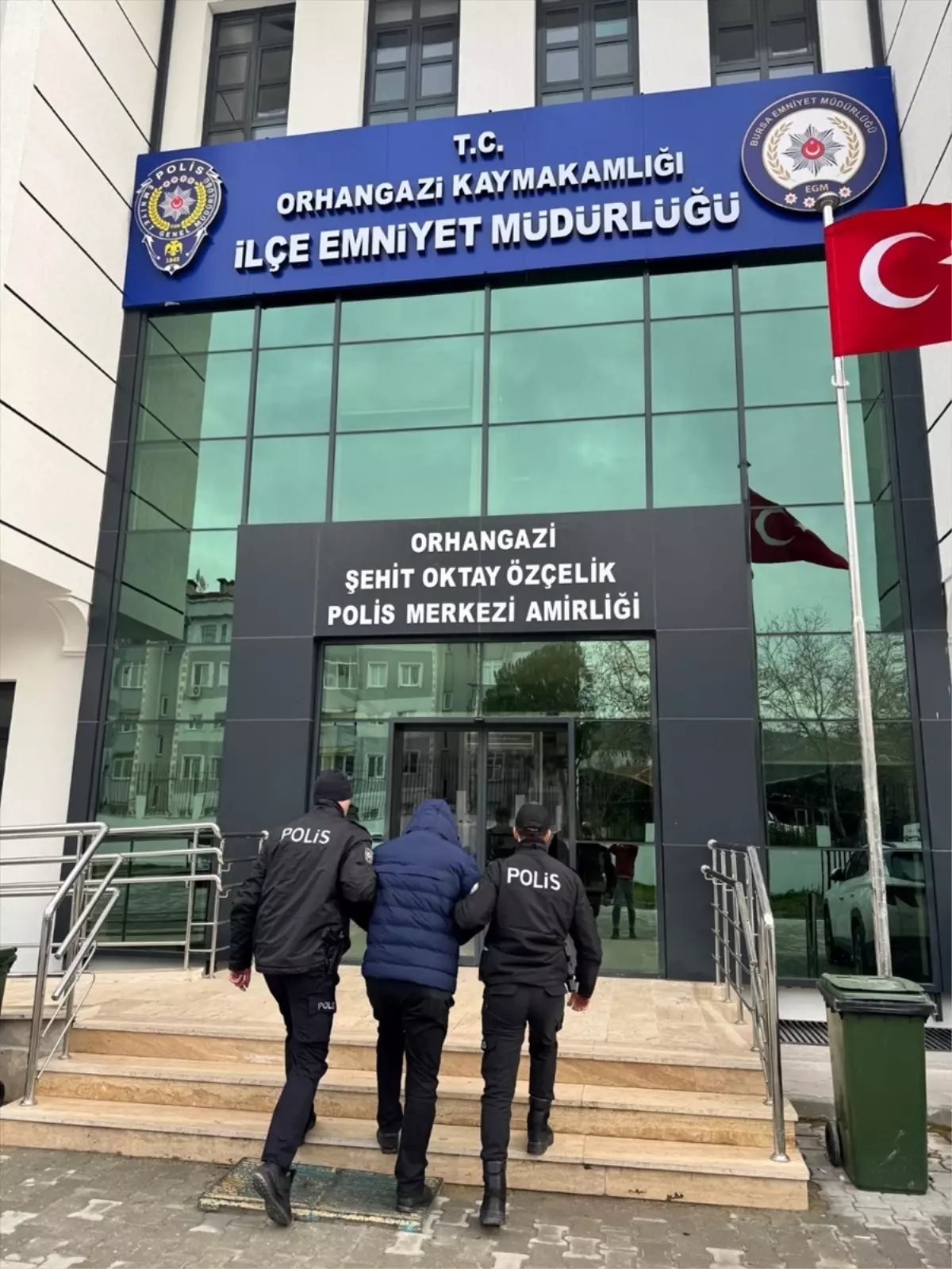 Bursa Polis Ekipleri 10 Firari Hükümlüyü Yakalama Operasyonu Gerçekleştirdi