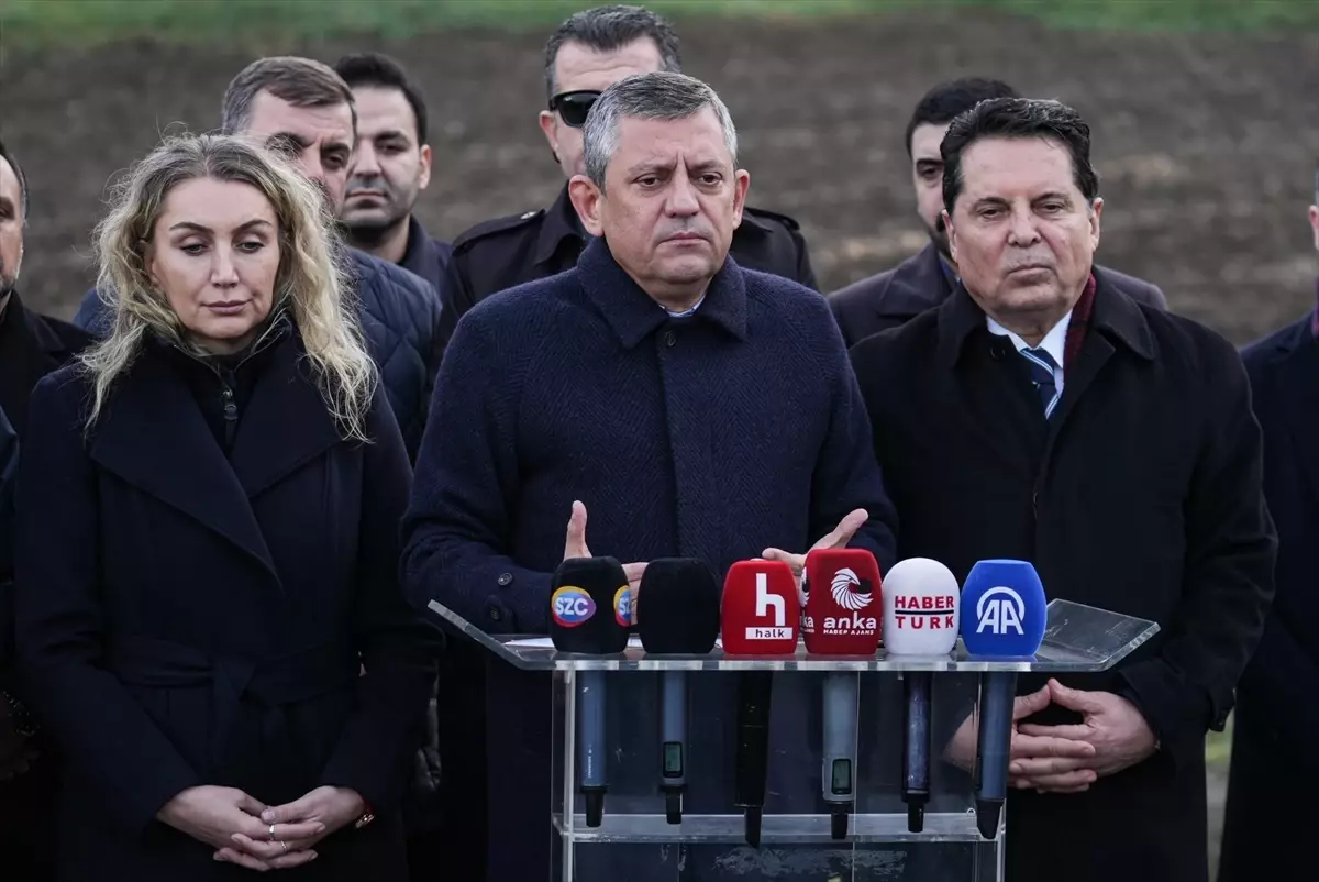 CHP Lideri Özgür Özel, Tutuklu İmamoğlu'nu Cezaevinde Görüştü