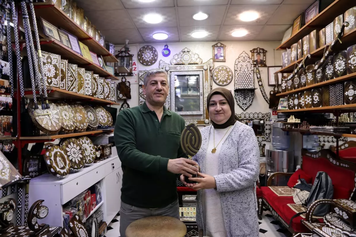 Mehmet Bülent Fıstıkçı, 40 Yıllık Sedef Kakma Sanatıyla Yaşayan İnsan Hazineleri Ödülü'nü Aldı