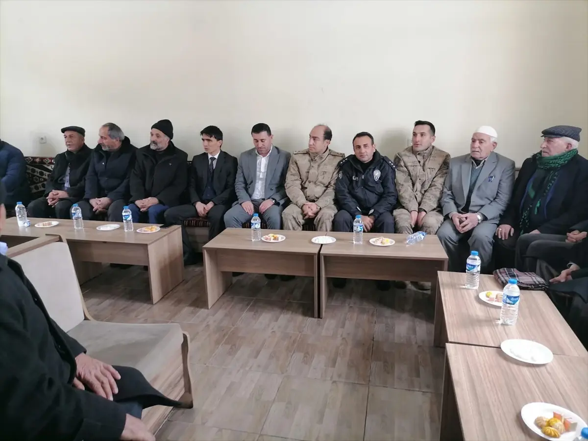 Erzurum Hınıs'ta Akraba Aileler Barış Programıyla Birlikte Kucaklaştı