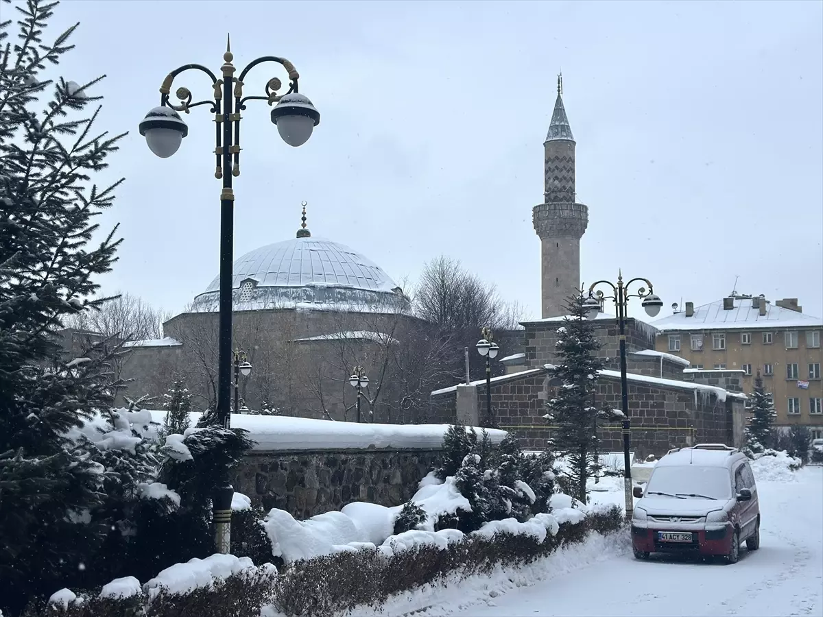 Doğu Anadolu’da Şiddetli Kar Yağışı ve Düşen Sıcaklıklar Devam Ediyor