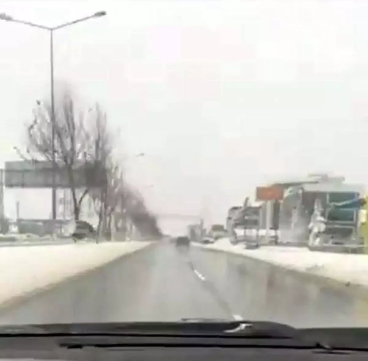 Gaziantep’te Kar Nedeniyle Kapanan Yollar Kontrollü Şekilde Açıldı