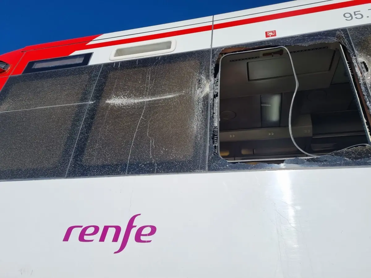 İspanya’nın Cartagena Şehrinde Banliyö Treni İnşaat Vincine Çarptı: 6 Kişi Hafif Yaralandı