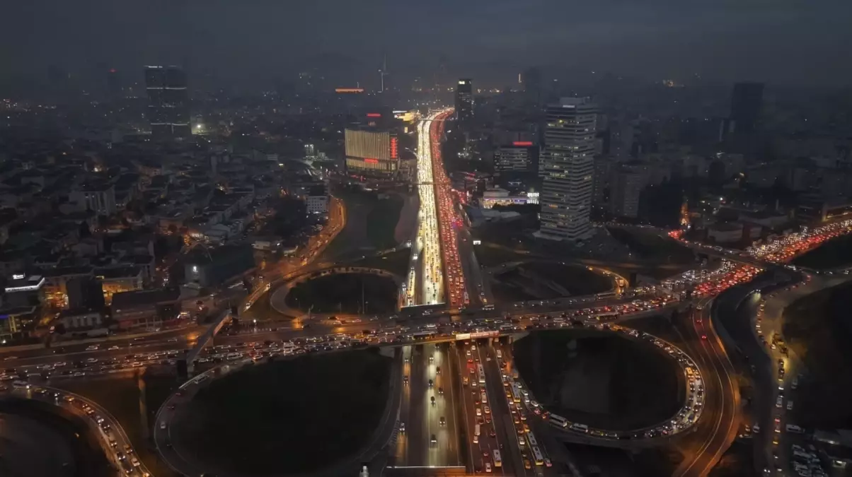 İstanbul’da Akşam Trafiği %89 Yoğunluğa Ulaştı: Sürücüler Dikkat!