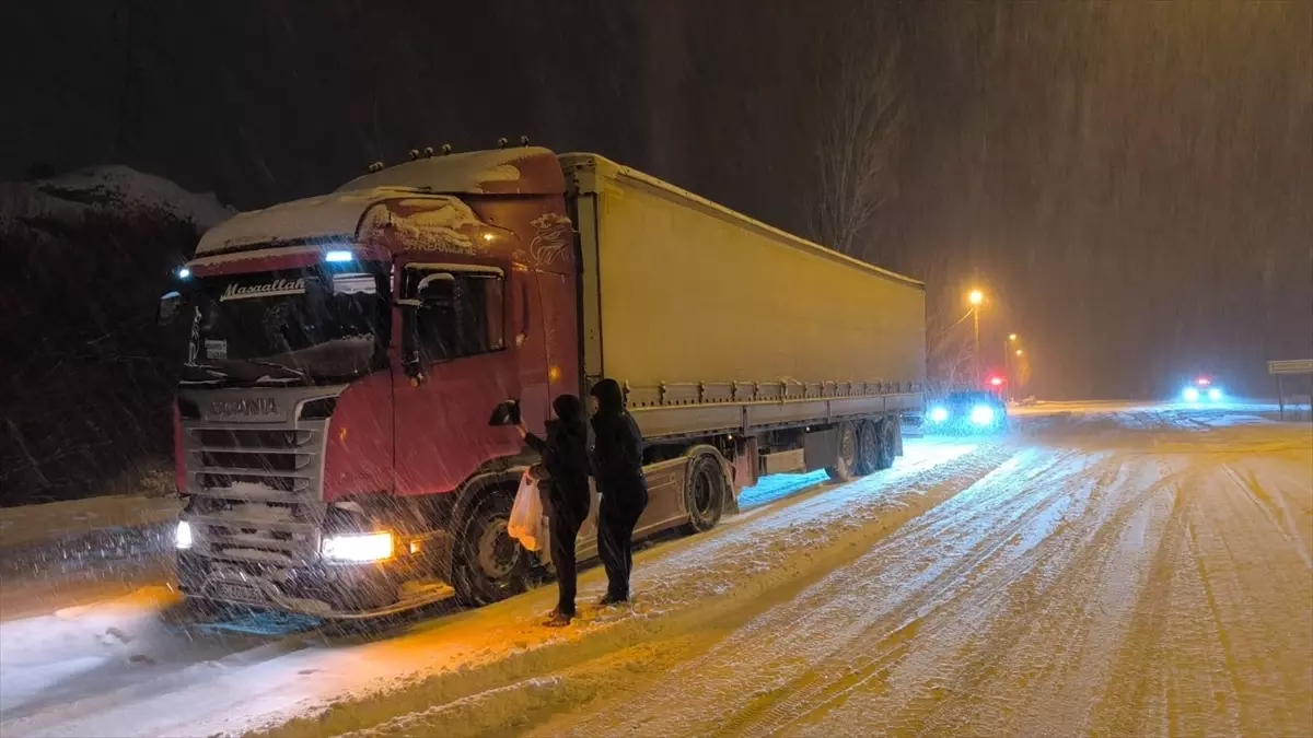 Yoğun Kar Yağışı Nedeniyle Malatya‑Kayseri Karayolu Geçici Olarak Trafiğe Kapatıldı
