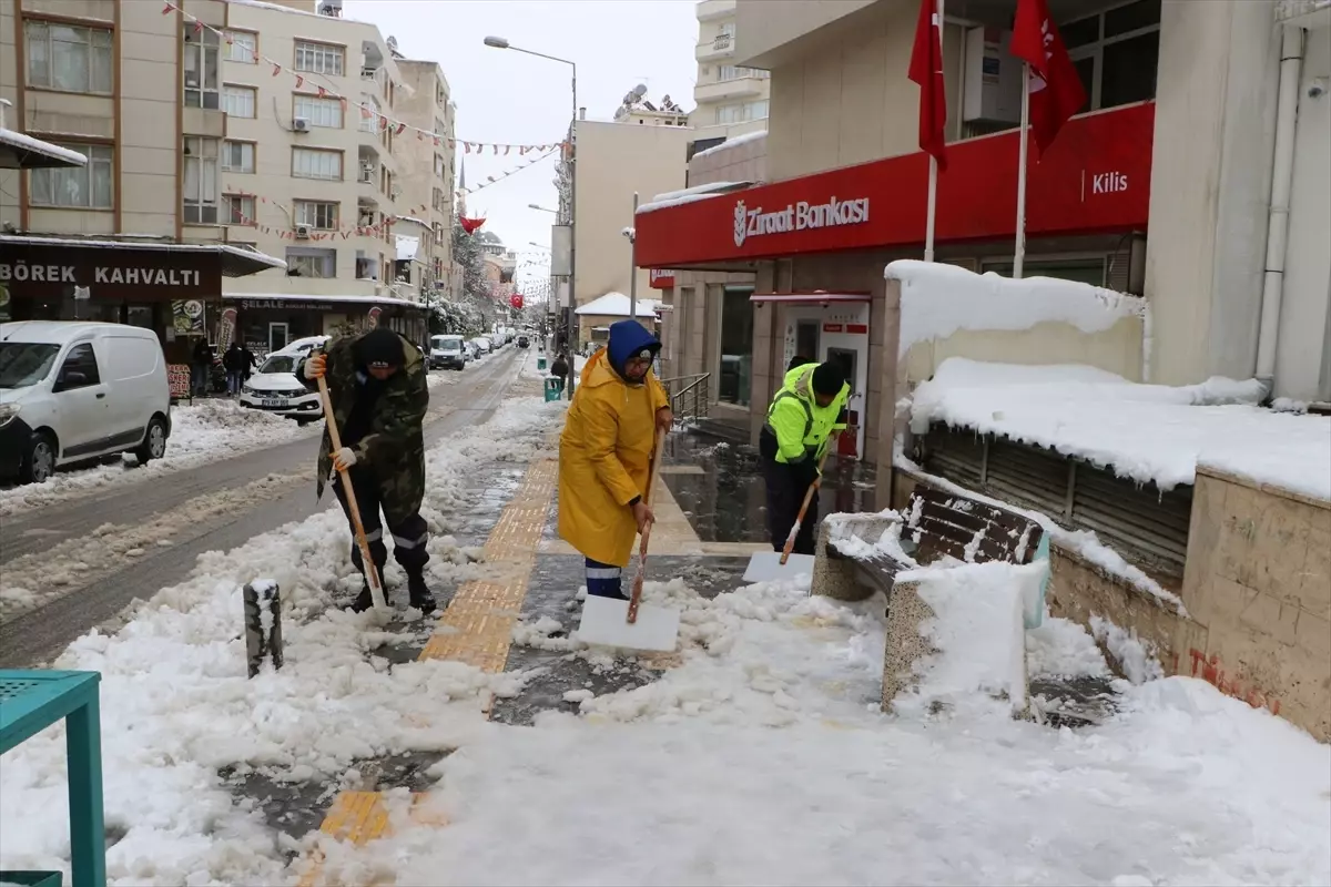 Kilis’te Kar Yağışı Şehir Genelinde Etkisini Sürdürüyor