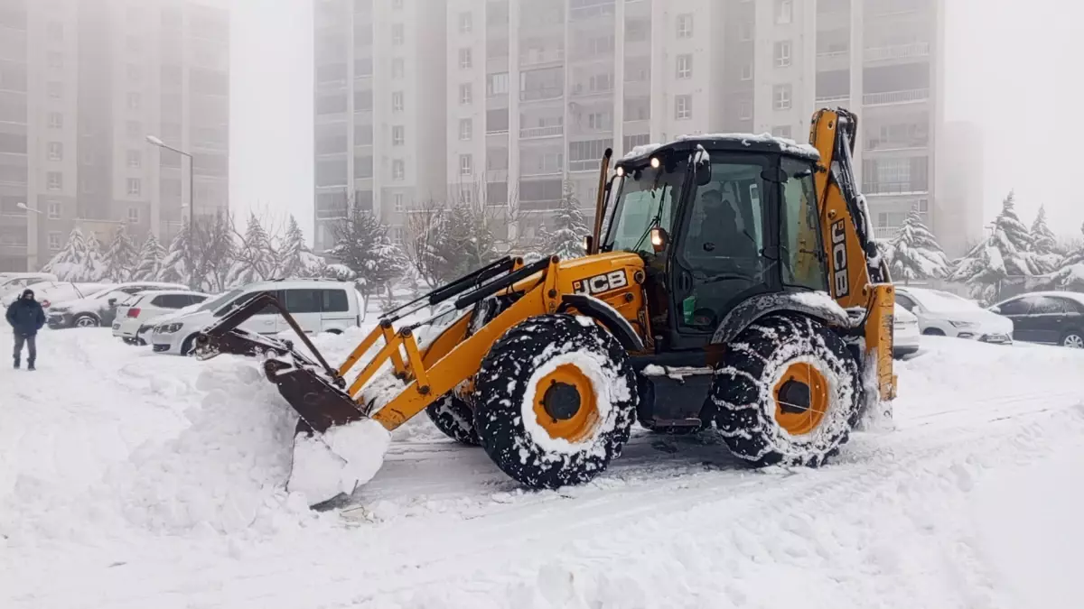 Mardin'de Kar Yağışı Sonrası 5 Kaza: 3 Yaralı ve Yol Çalışmaları Devam Ediyor