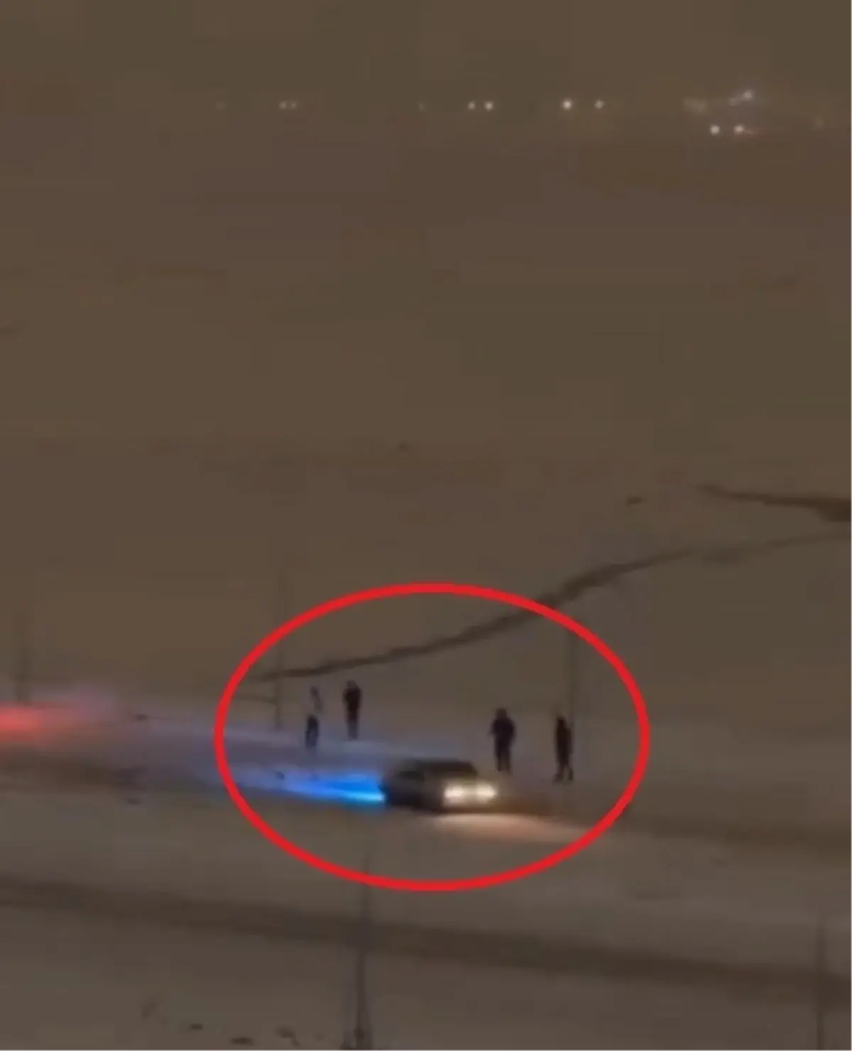 Diyarbakır’da Karla Kaplı Yolda Heyecanlı Drift Anları