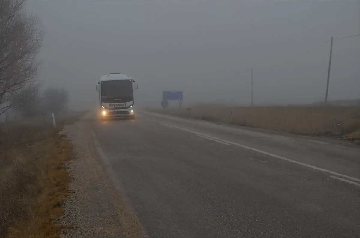 Şabanözü'nde Yoğun Sis Görüş Mesafesini 40 Metreye Düşürdü