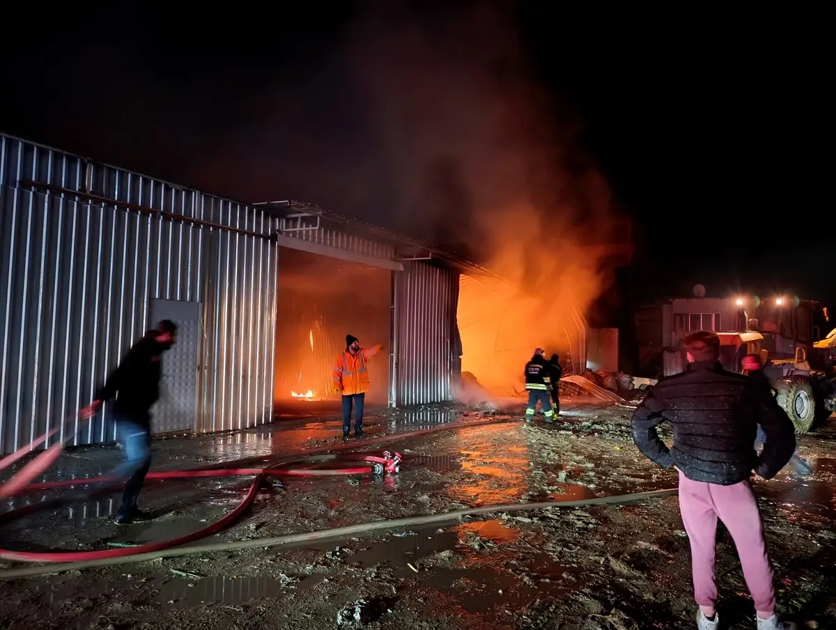 Çerkezköy Geri Dönüşüm Tesisinde Yangın Söndürüldü