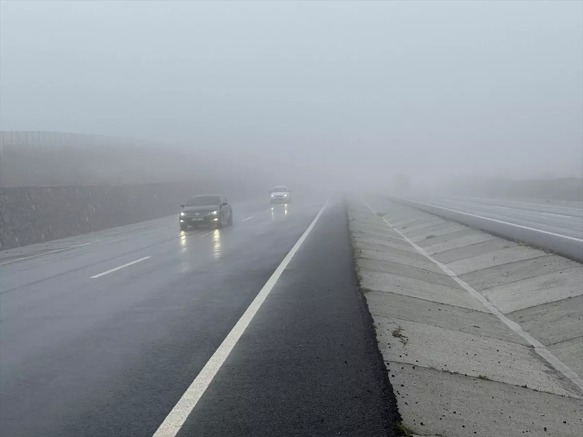 Tekirdağ’da Yoğun Sis Görüş Mesafesini 40 Metreye Düşürdü, Trafik Uyarıları Yayınlandı