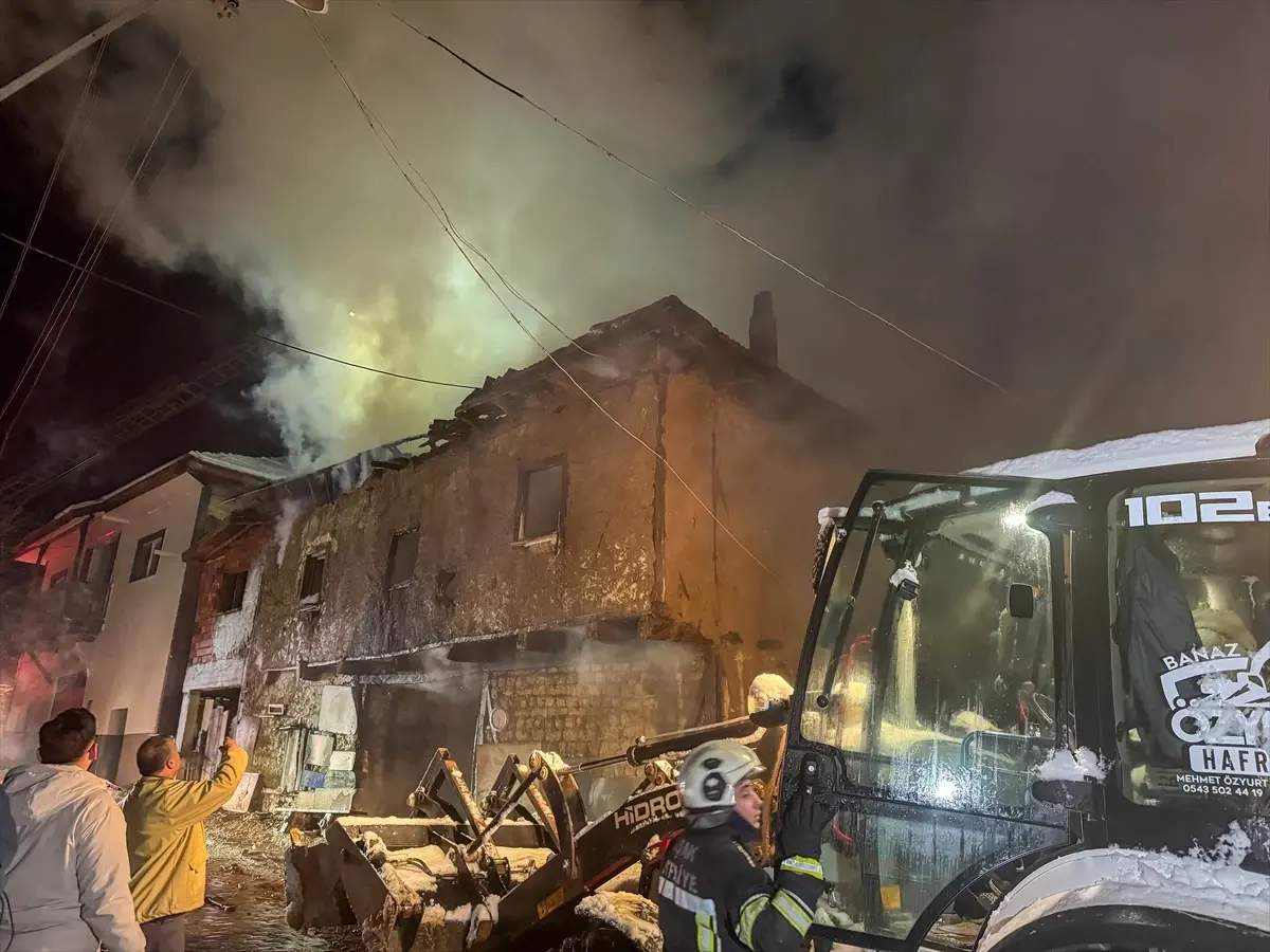 Uşak Banaz'da Çiftin Duman Maruziyeti: Yangın Sonrası Sağlık Durumu