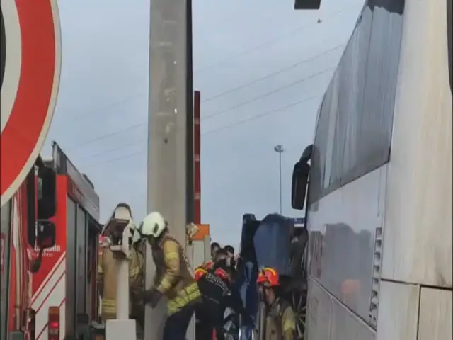 Kaza yerinde polis ekipleri