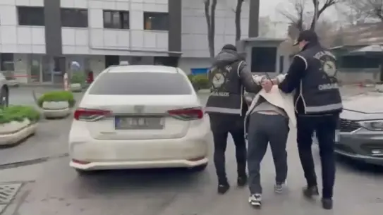 Polis operasyonu sırasında tutuklama anı