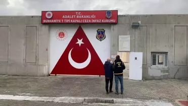 Sahte emniyet müdürü tutuklanırken