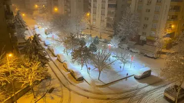 Karla kaplı Batman köy yolları