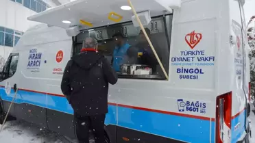 Sıcak çorba ikramı sırasında çekilmiş fotoğraf