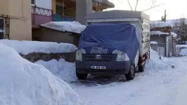 Kars'ta ev ve araçların karla kaplanması