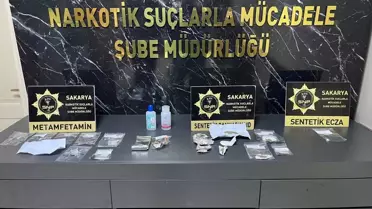 Operasyon sırasında yakalanan uyuşturucu paketleri