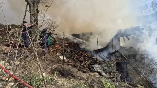 Yangın sonrası evin dış görünümü