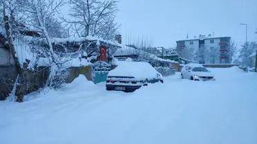 Kayseri ekipleri kar temizleme çalışması yapıyor