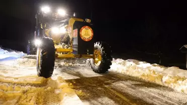Uşak yüksek kesimlerinde kar temizleme ekipleri
