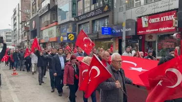 Bayrak Namustur yürüyüşünden ana fotoğraf
