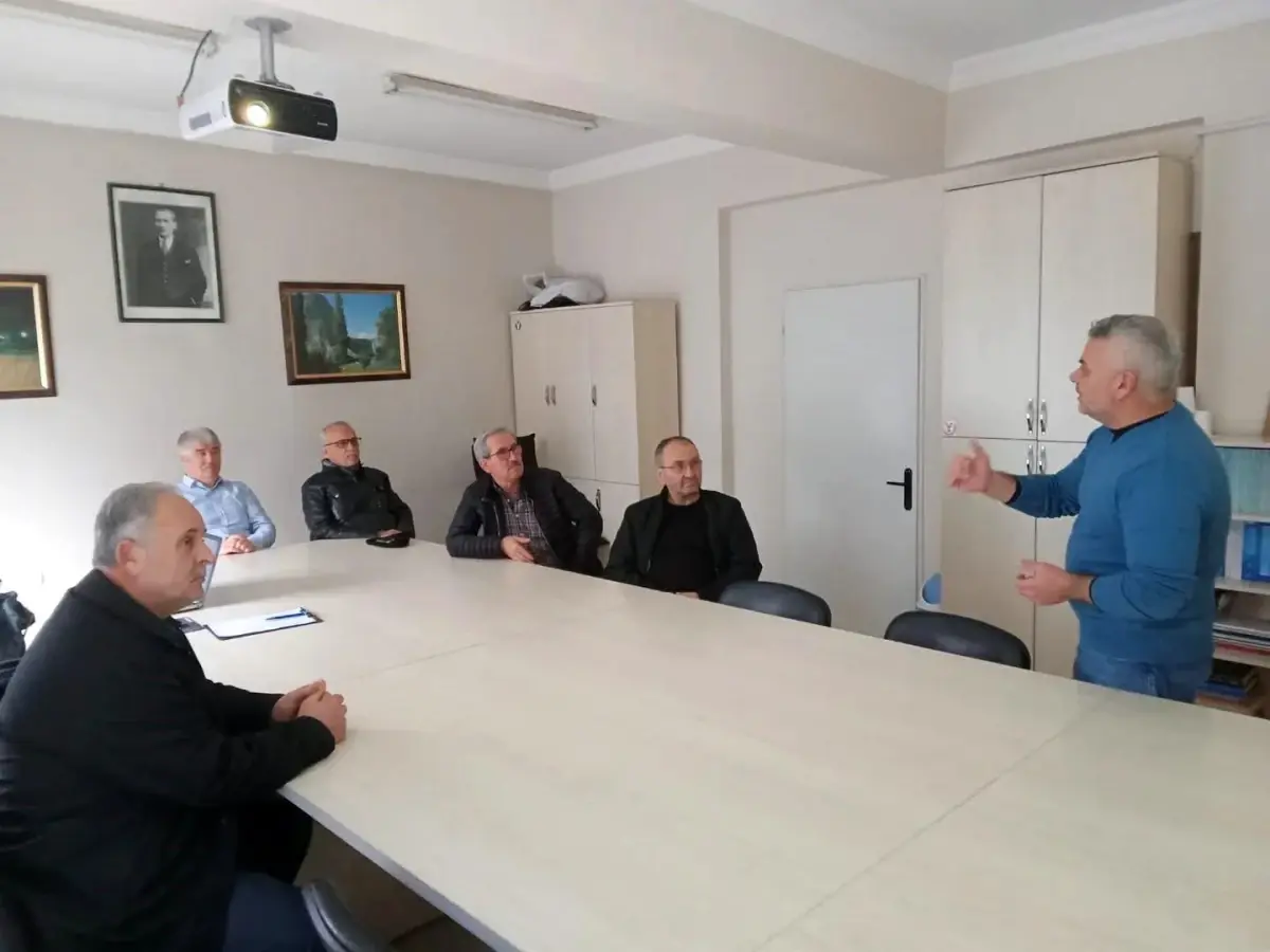 Yenipazar’da Arıcılara Yönelik Hastalık ve Bakım Eğitimi Gerçekleşti