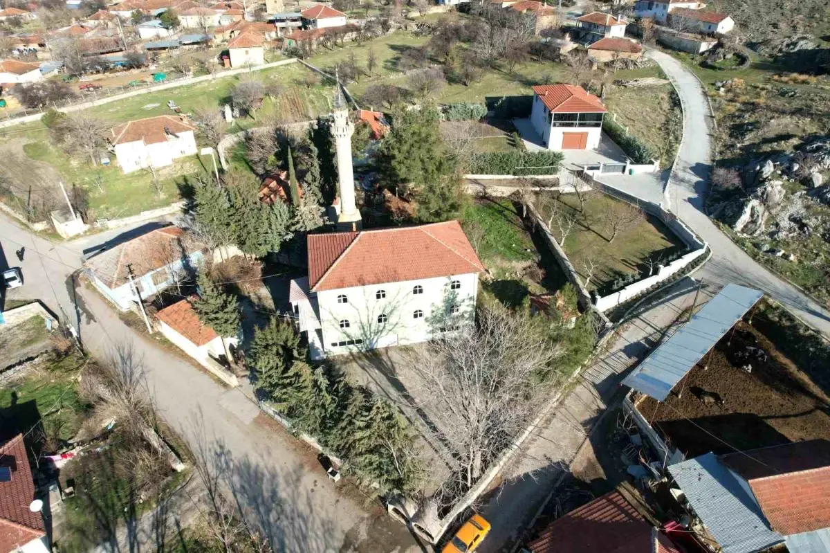 Denizli'de Mahalle Bağışı Camii Arazisi İcra Borcuyla Satışa Çıktı