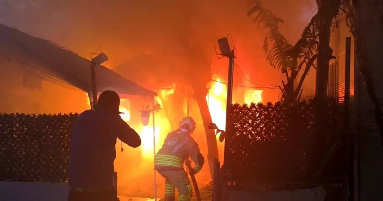 Hatay’ın Samandağ İlçesinde Depremzede Konteyner Yangını: Maddi Hasar ve Can Kaybı Yok