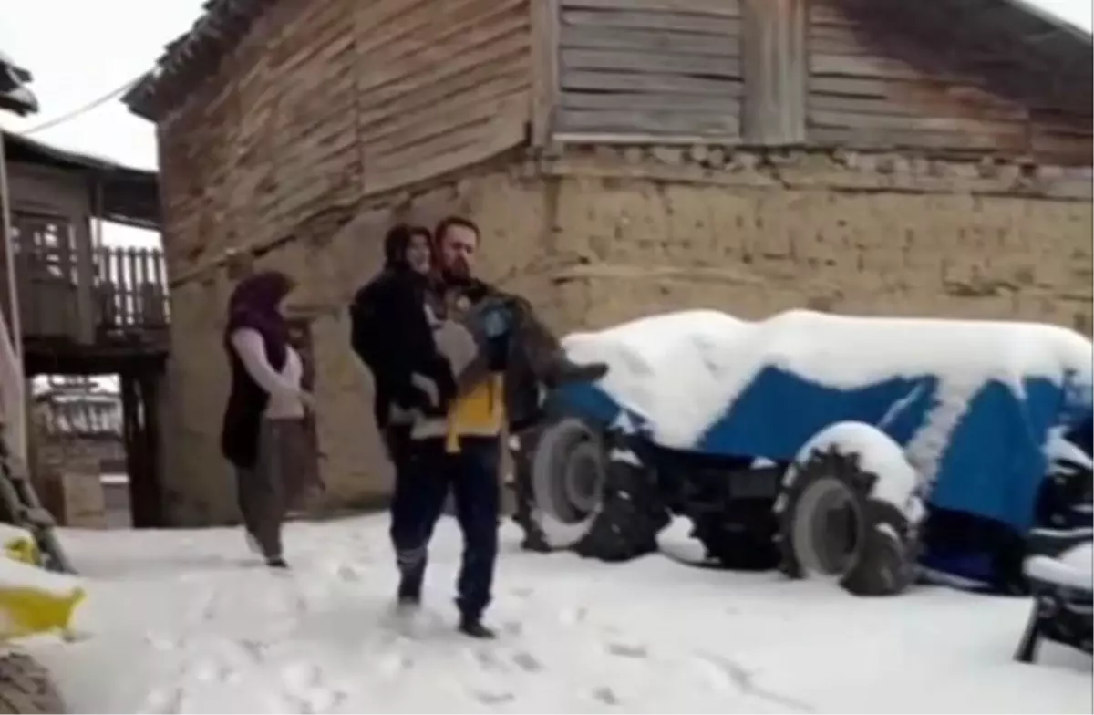 Karaman’da 90 Yaşındaki Hastaya Paramedik Kılıç’ın Sıcak Kucağına Yolculuk