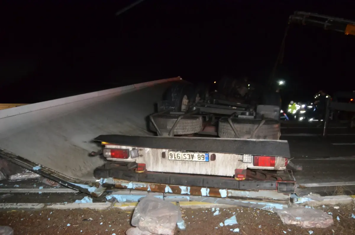 Aksaray‑Konya Karayolu’nda TIR Devrildi, Sürücü Hayatını Kaybetti