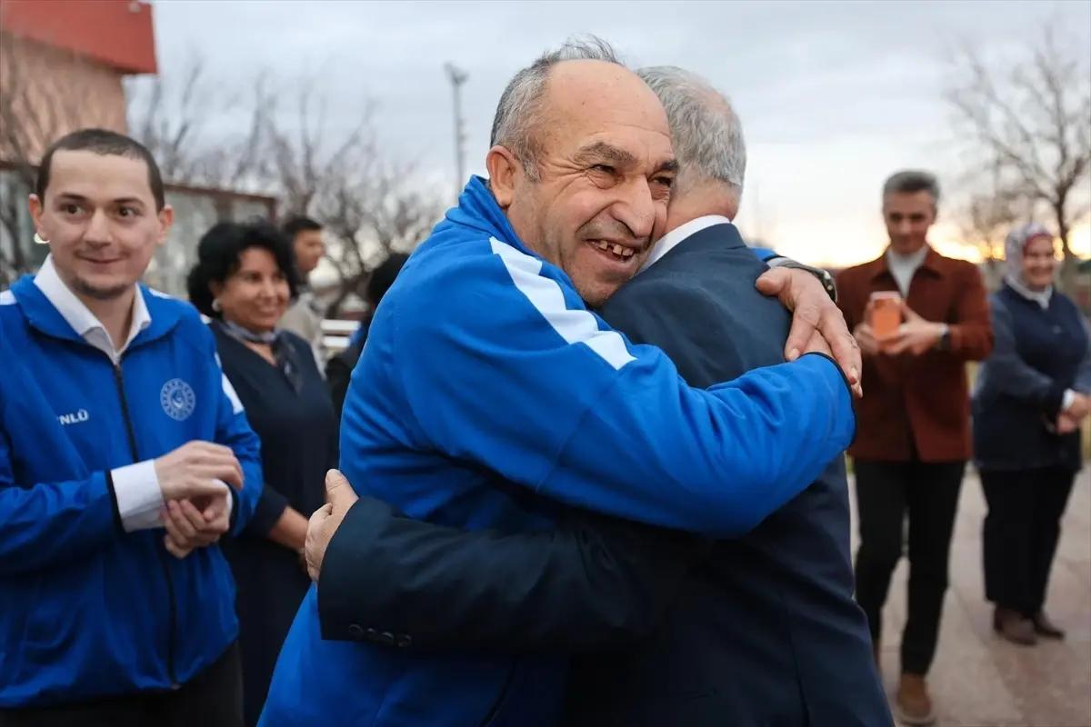 Aksaray Valisi Duru, Bakım ve Rehabilitasyon Merkezinde Özel Bireylere Destek Verdi
