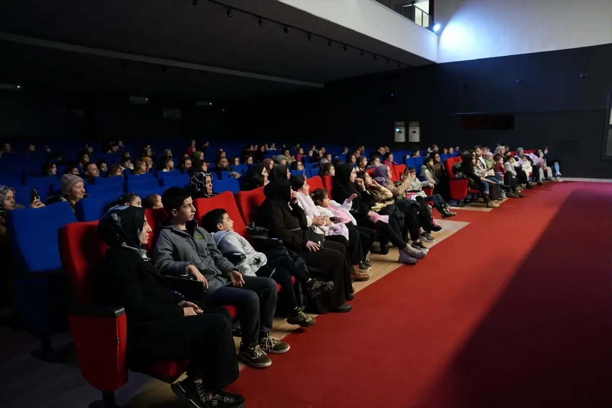 Bafra’da Çocuklar İçin Büyüleyici Külkedisi Tiyatro Gösterisi