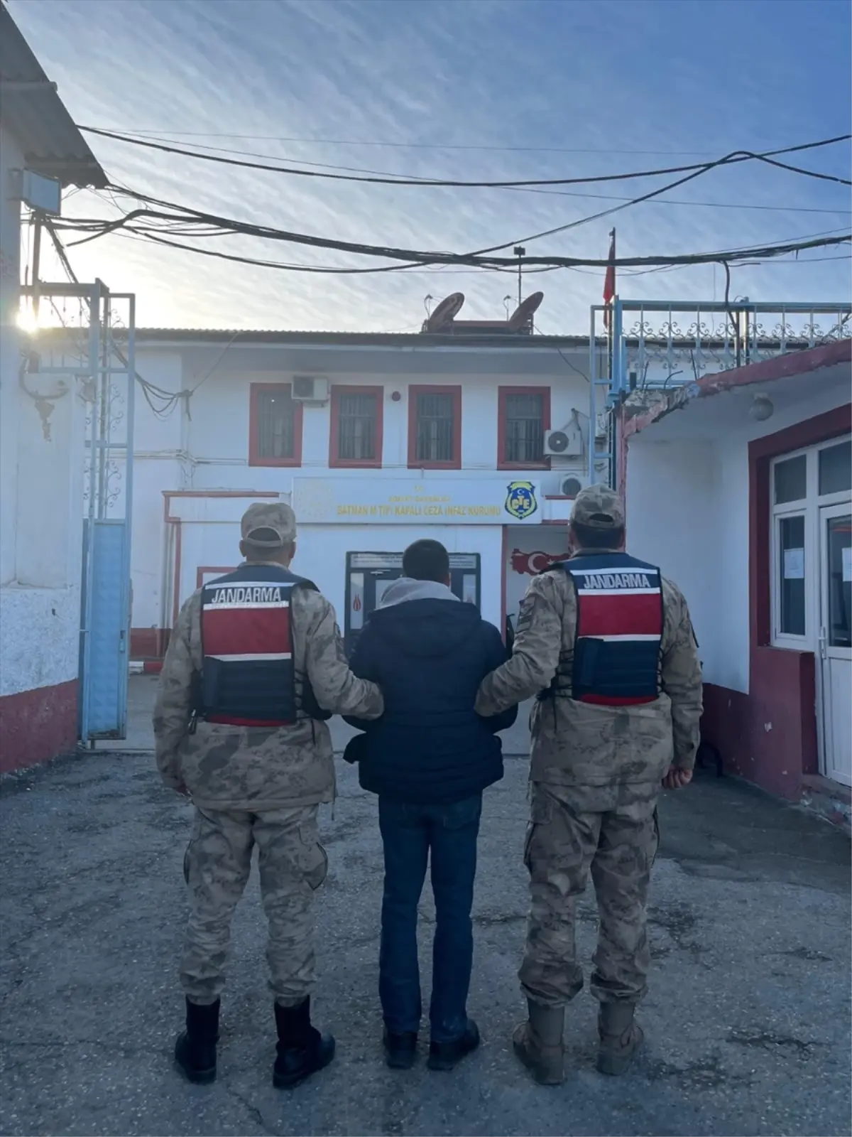 Batman'da 12,5 Yıllık Hapis Cezalı Firari Hükümlü Jandarma Tarafından Yakalandı