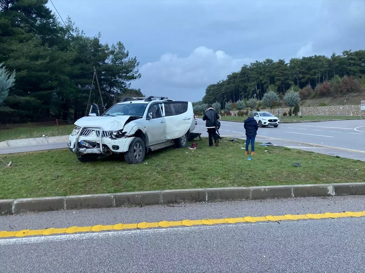Ayvacık'ta Pikap Çarpışması: 2 Yaralı, Durum İyi