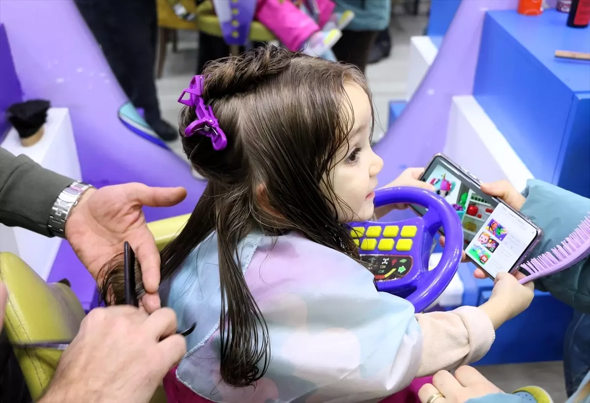 Eskişehir'de Çocukların Korkusunu Yenen Eğlenceli Kuaför Seansı