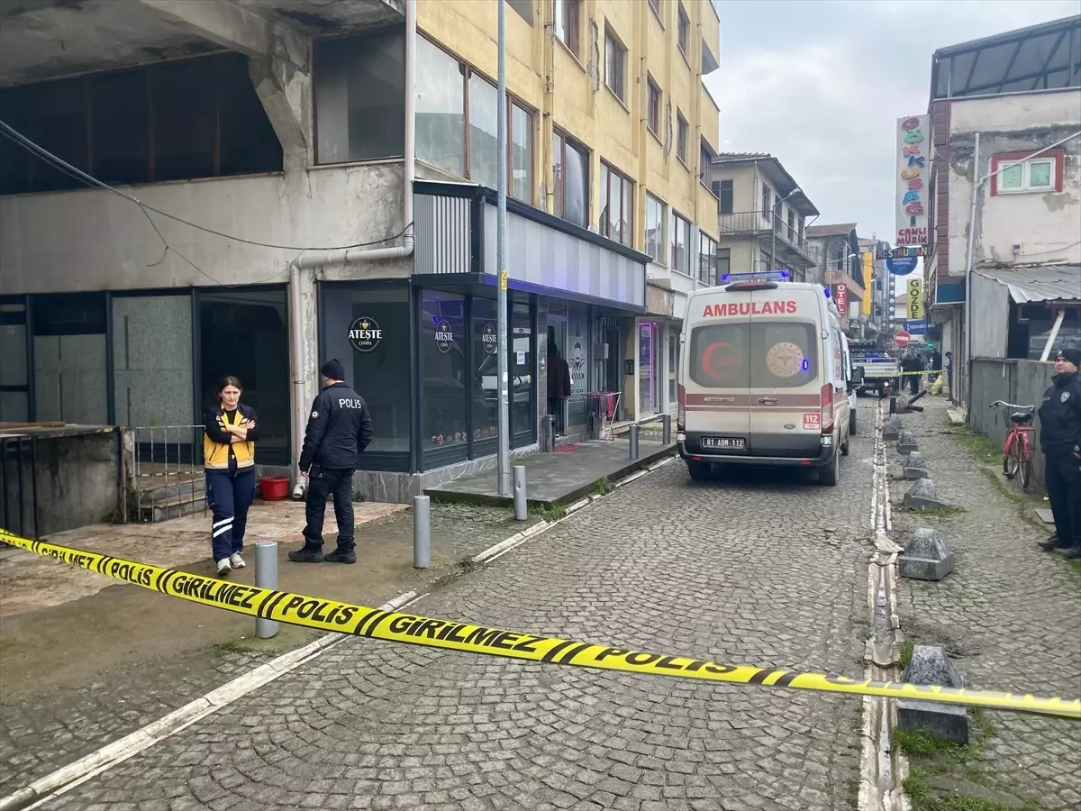 Düzce'de Pasaj Bodrumunda 36 Yaşındaki Zeki Onur G. Ölü Bulundu