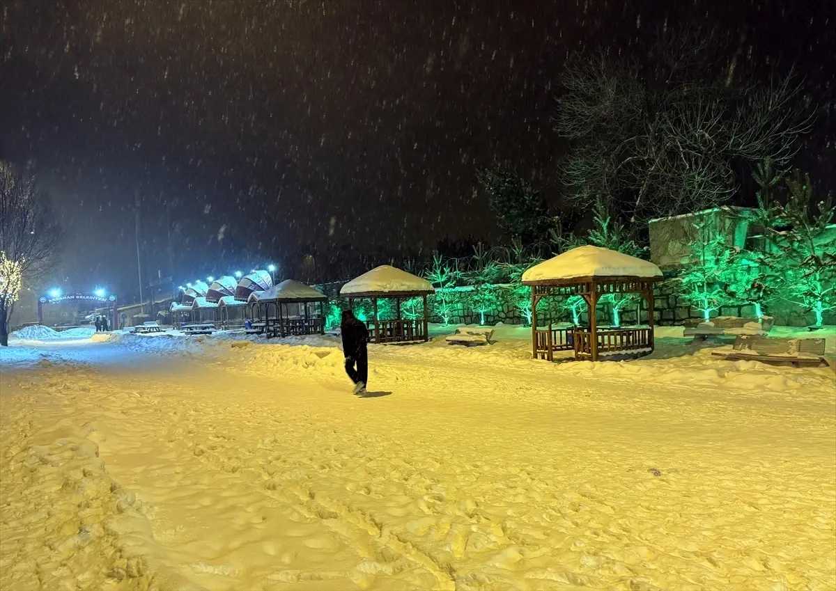Erzurum ve Ardahan’da Kar Yağışı, Kars’ta Yoğun Sis Görüşü Azalttı