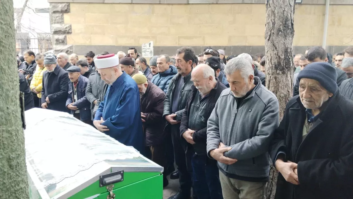 Gözde Akbaba, Eski Partneri Lokman Etken Tarafından Sokakta Vurularak Hayatını Kaybetti