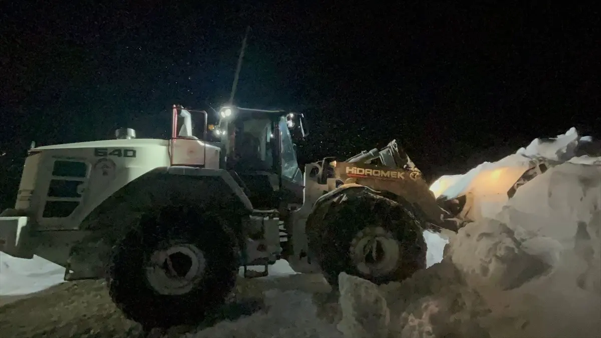 Yüksekova’da Şiddetli Kar Fırtınasında Kurtarma Operasyonu Tamamlandı
