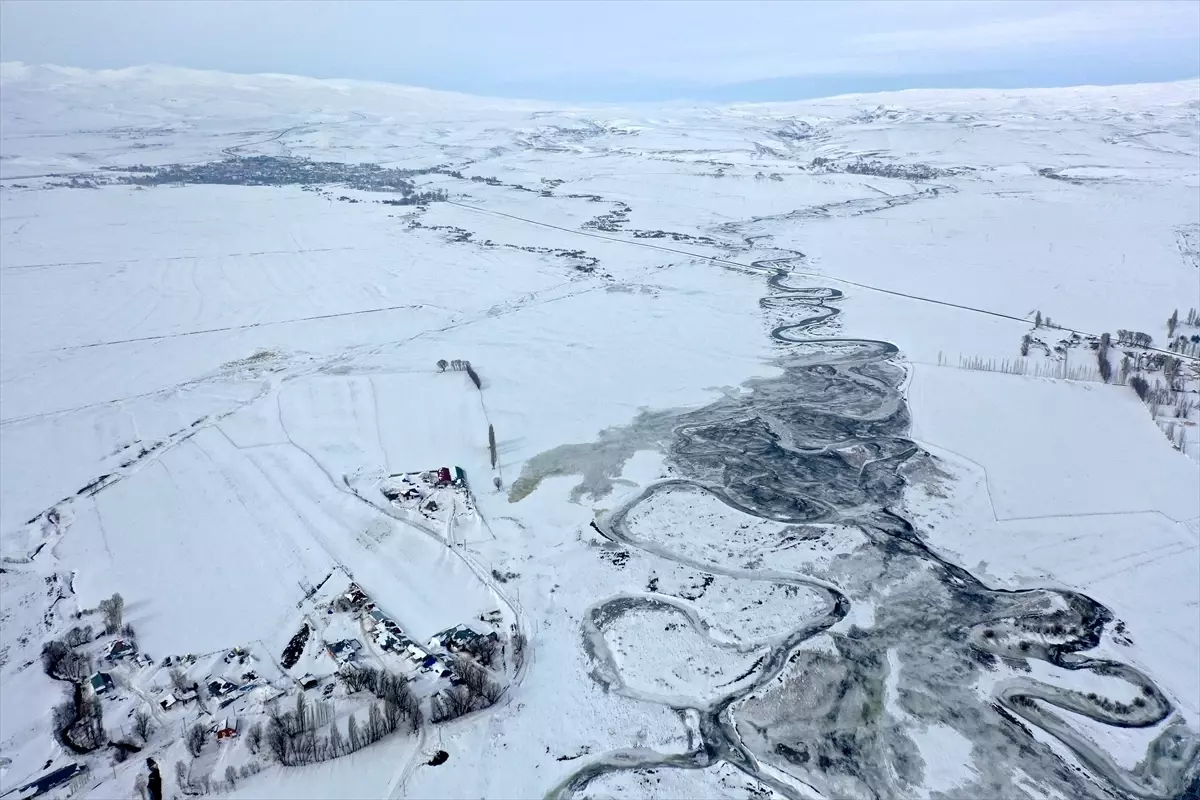 Kars'ta 1 Metreden Fazla Karla Büyüleyen Kış Manzaraları
