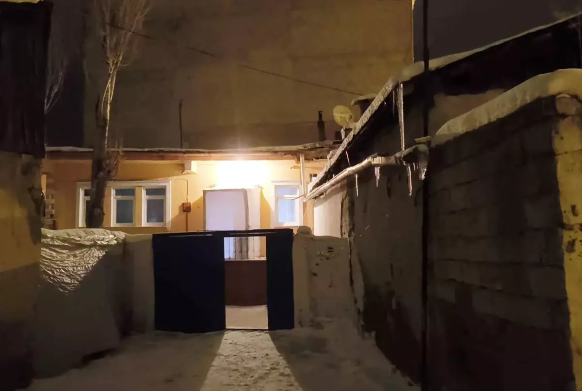 Kars’ta Sobadan Sızan Karbonmonoksit Gazı Nedeniyle Aile Hastaneye Kaldırıldı