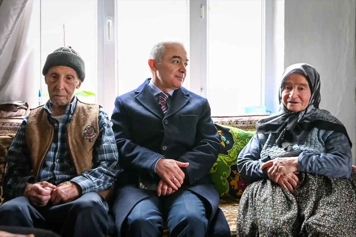 Kırklareli Valisi Uğur Turan, 71 Yıllık Evlilik Yılını Kalyoncu Çiftiyle Kutladı