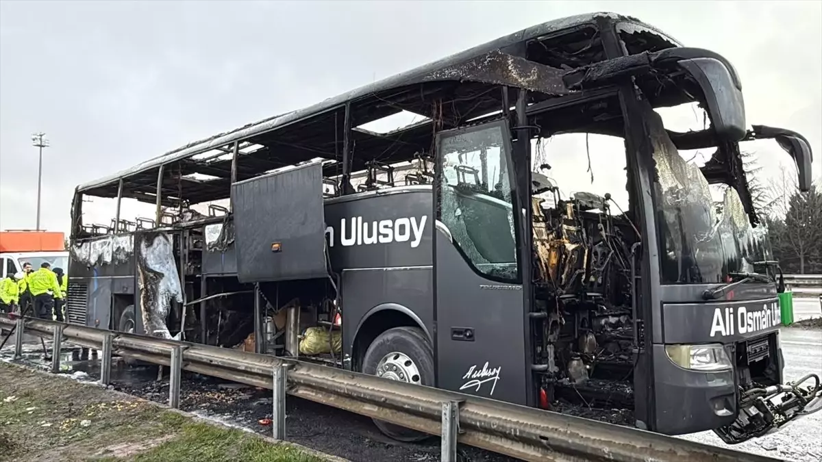 Gebze'de Şehirlerarası Otobüste Çıkan Yangın Kontrol Altına Alındı