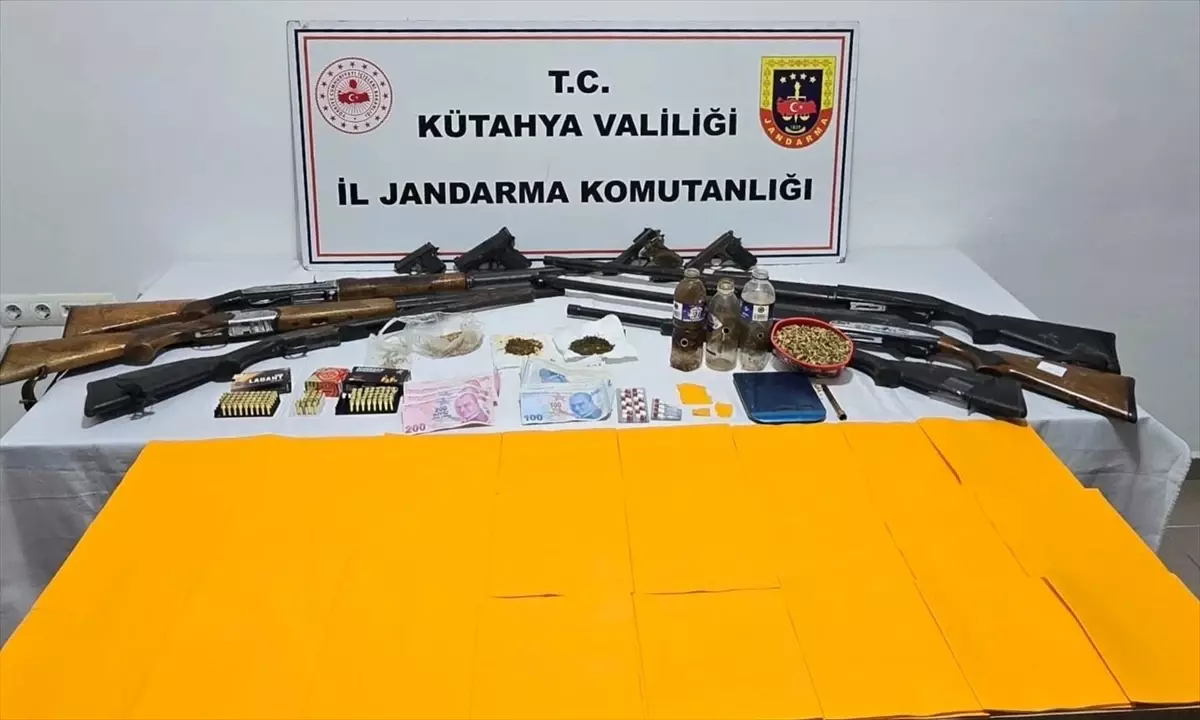 Kütahya Simav’da Uyuşturucu ve Silah Kaçakçılığı Operasyonu: 14 Şüpheli Gözaltında