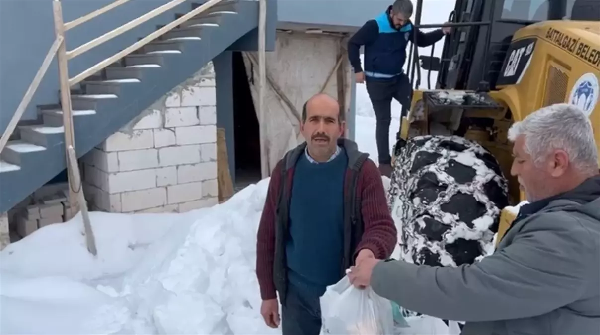 Battalgazi Belediyesi, Kapalı Yoldan 21 km Yolculukla Kronik Hastanın İlaçlarını Zamanında Teslim Etti