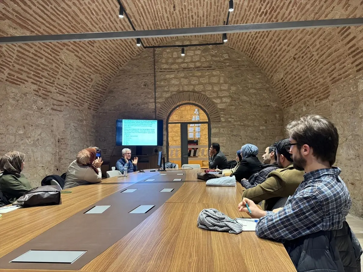 Rami Kütüphanesi'nde Osmanlı Kitabe Çalışmaları Atölyesi