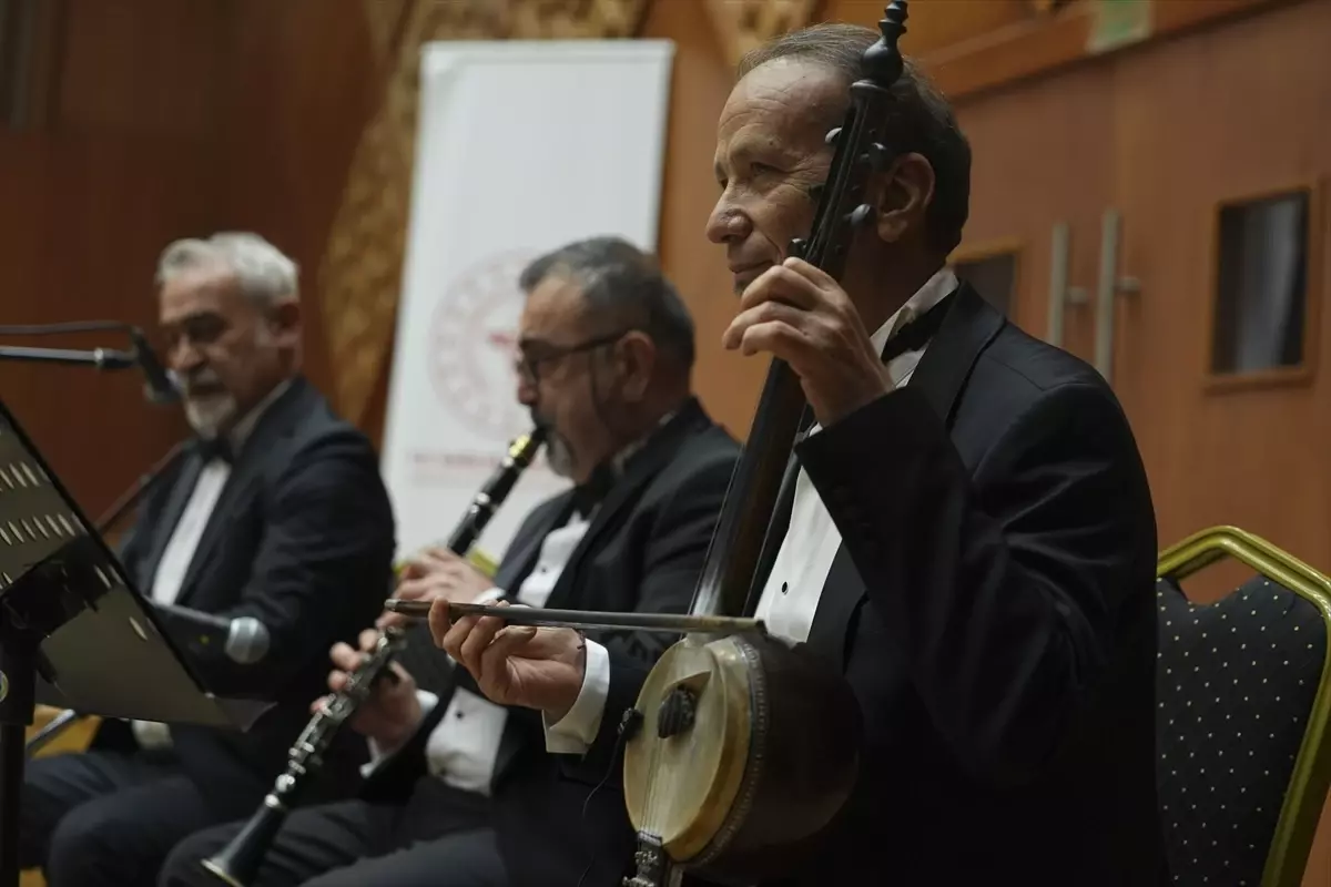 Etlik Şehir Hastanesi’nde Türkülerle Şifa Konseri Büyüledi